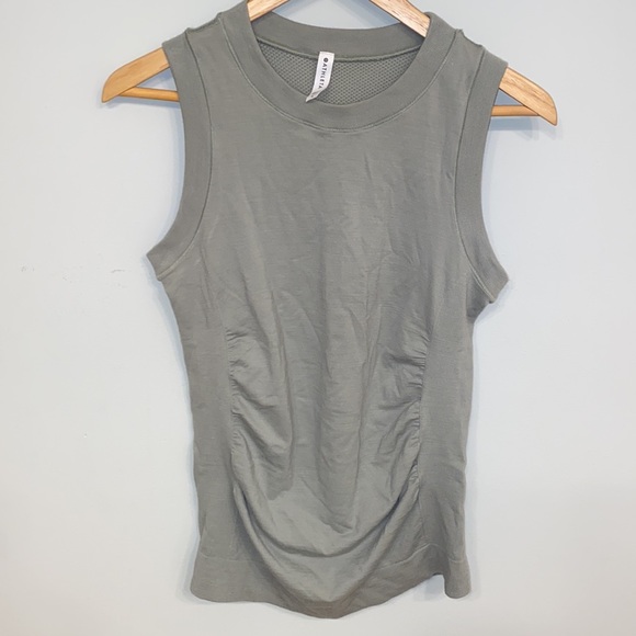 Athleta NWOT soft workout shirt with mesh back, great condition, size small - Picture 6 of 6